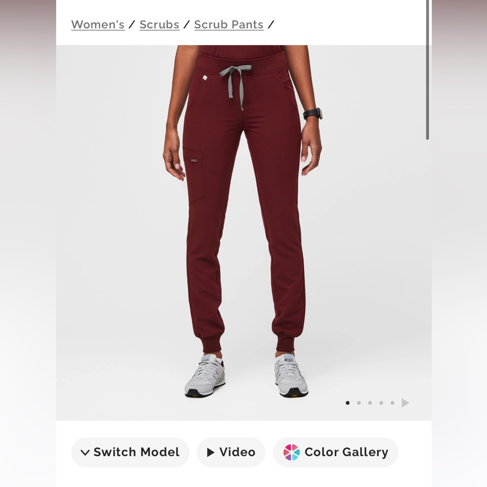 Figs Burgundy Technical Collection top and bottoms 
Size: small